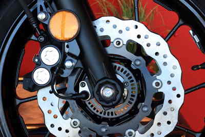Cambia los discos de freno de tu moto de forma sencilla y rápida